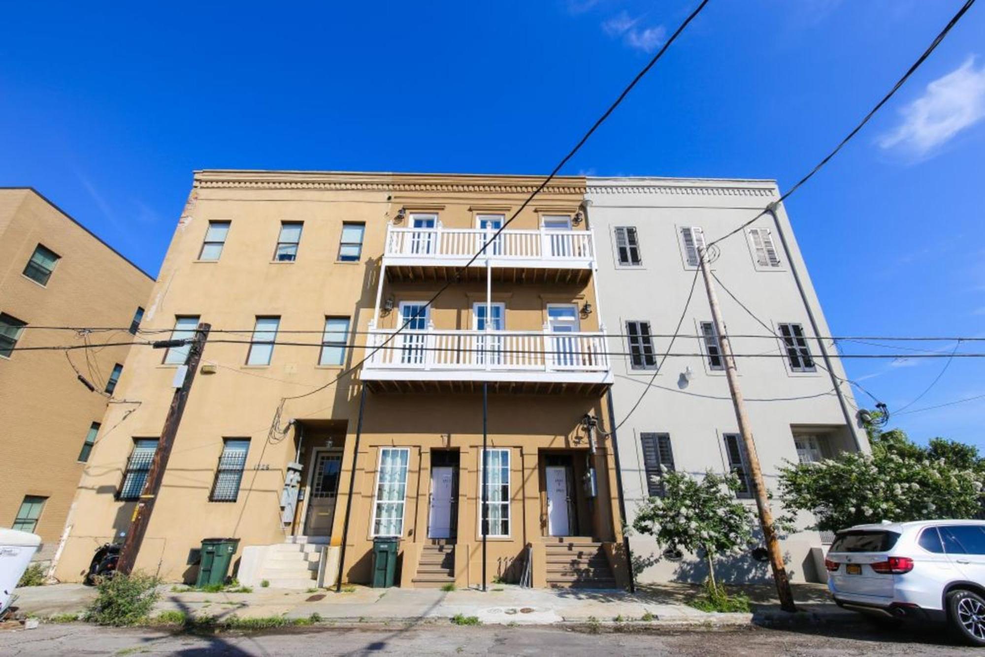 Spacious On Carondelet Street Close To The French Quarter *