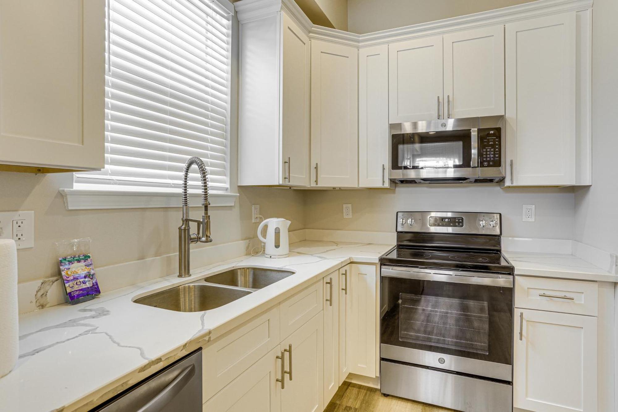 Holiday home 1 Mi To Caesars Superdome Contemporary Nola Abode