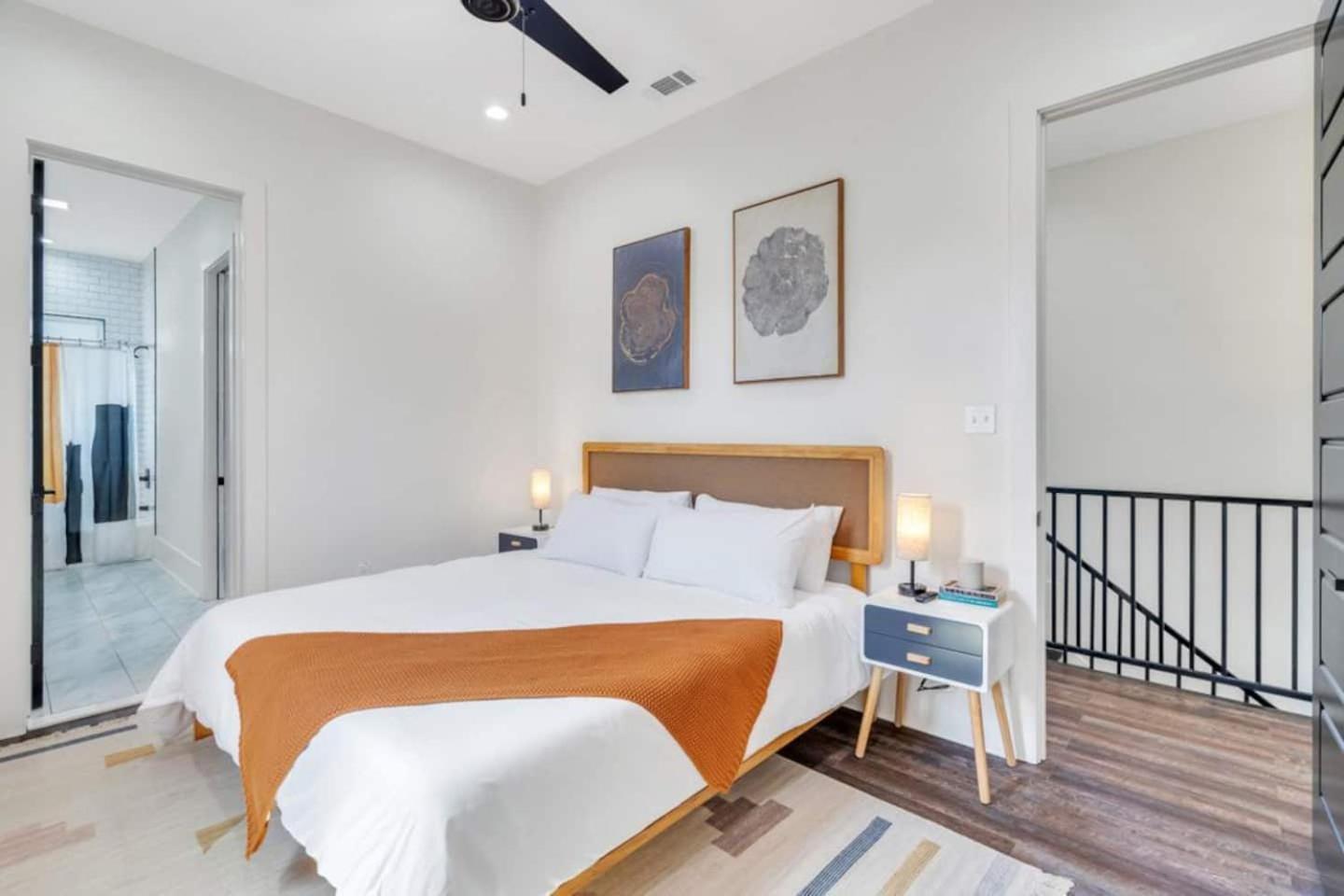 Mid-city W Balcony Jazz Fest Ready Holiday home