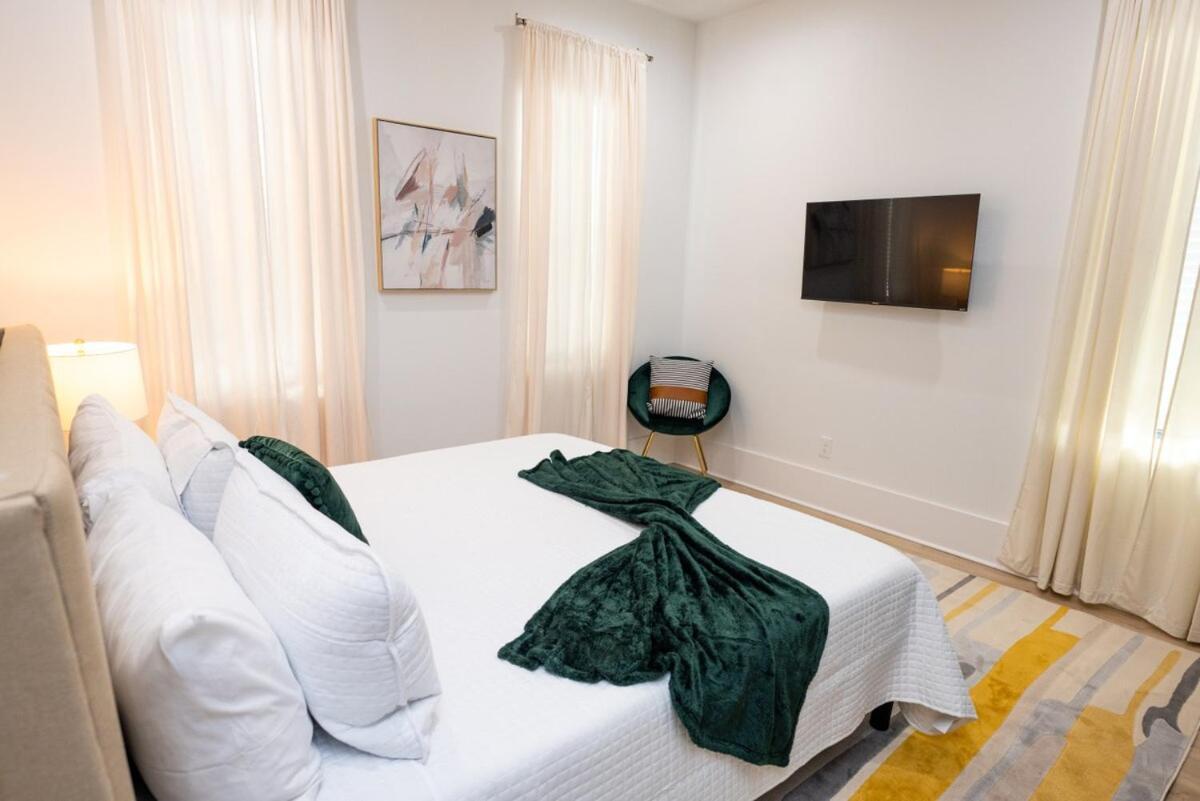 Holiday home Luxe New Construction In Quiet Neighborhood *