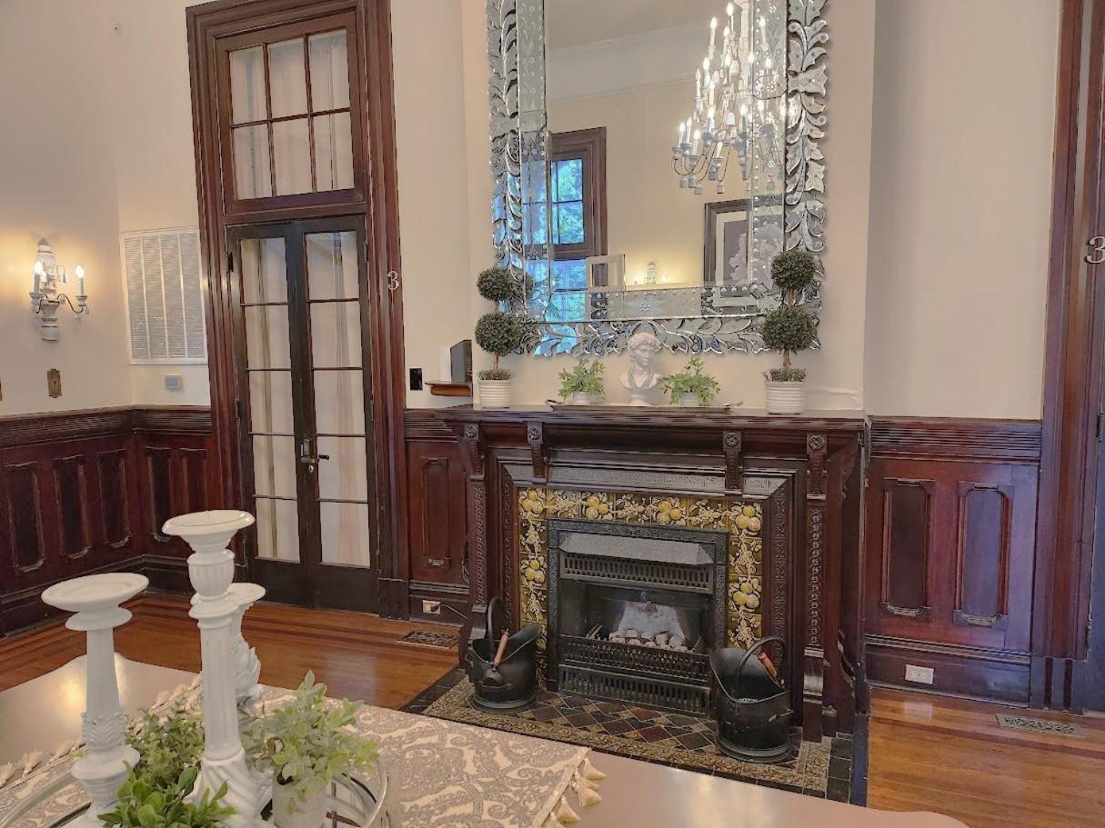 Guest house Walker Mansion On St Charles Ave - Unit 2