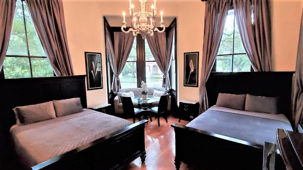 Guest house Walker Mansion On St Charles Ave - Unit 2 New Orleans