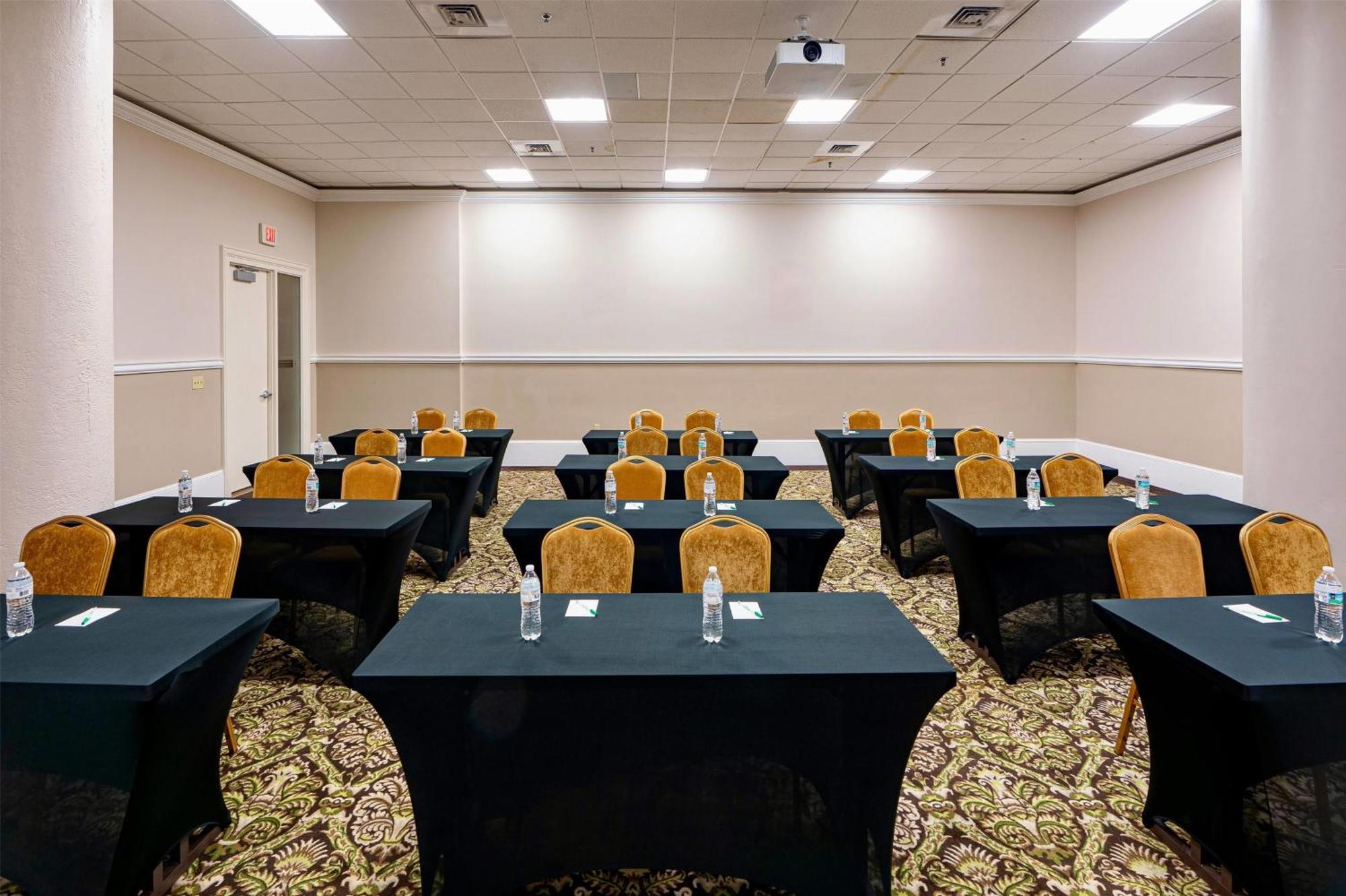 Hotel Wyndham Garden Baronne Plaza New Orleans