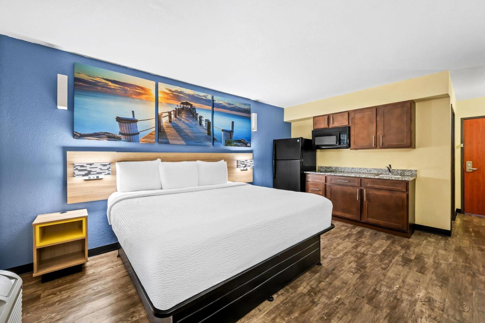 Hotel Days By Wyndham Pontchartrain 3*