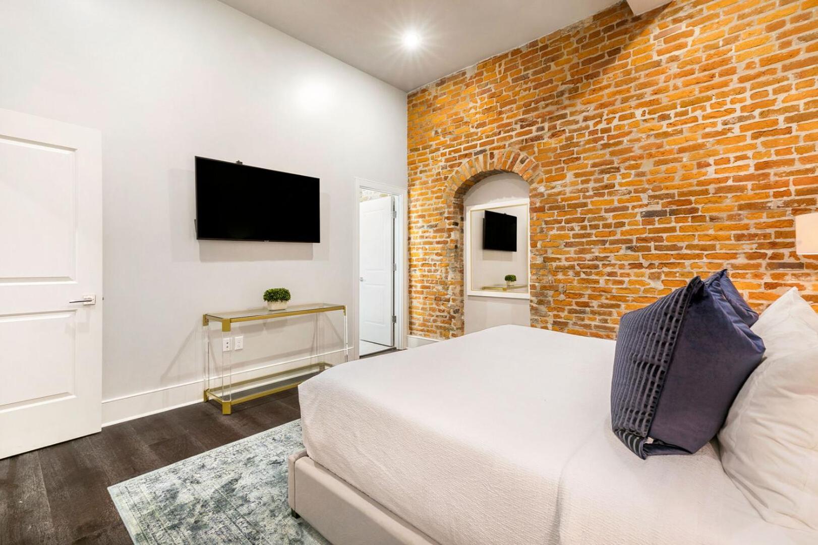 The Armstrong Holiday home New Orleans