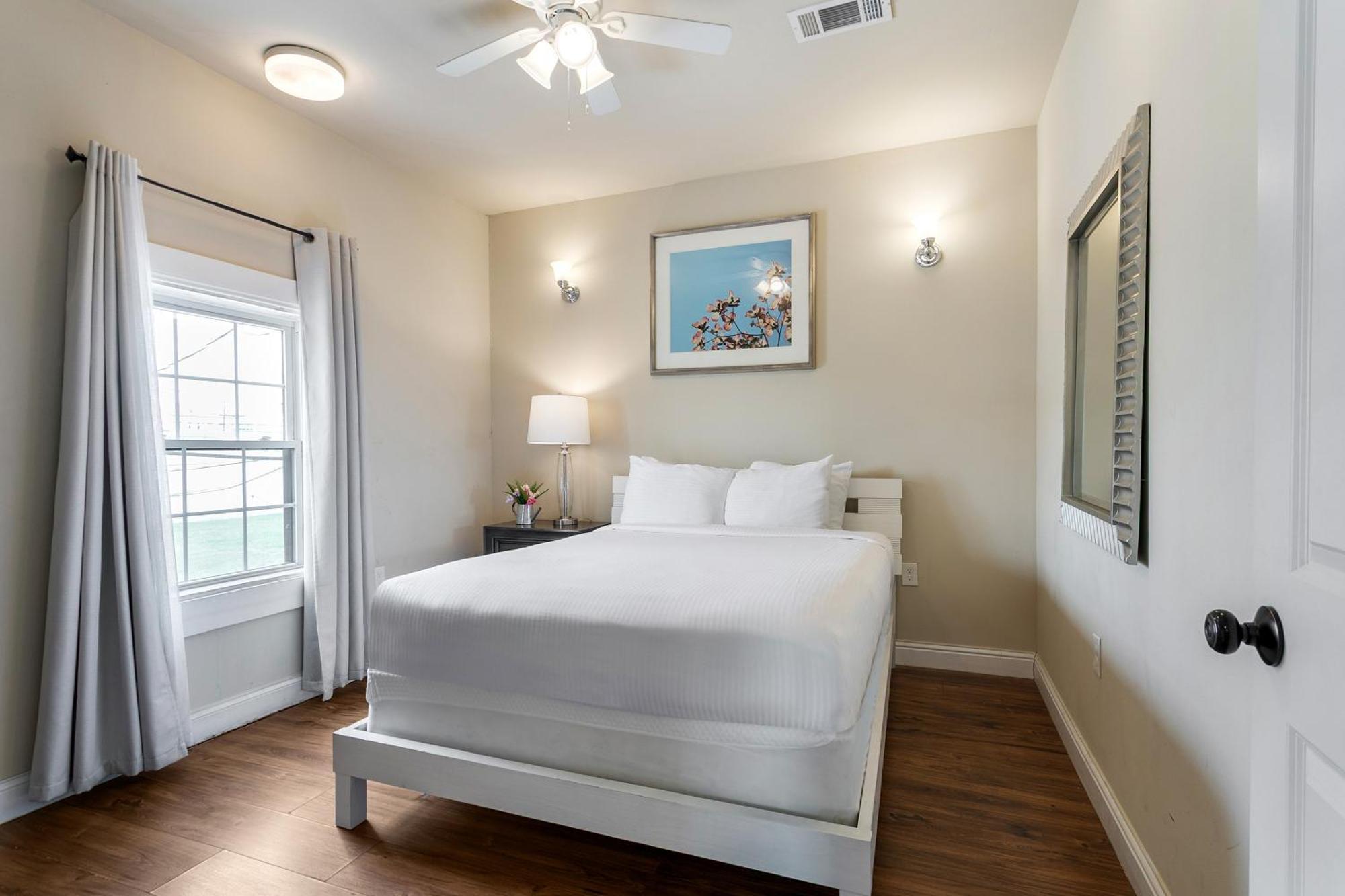 Fully-furnished 4br Near Fq *