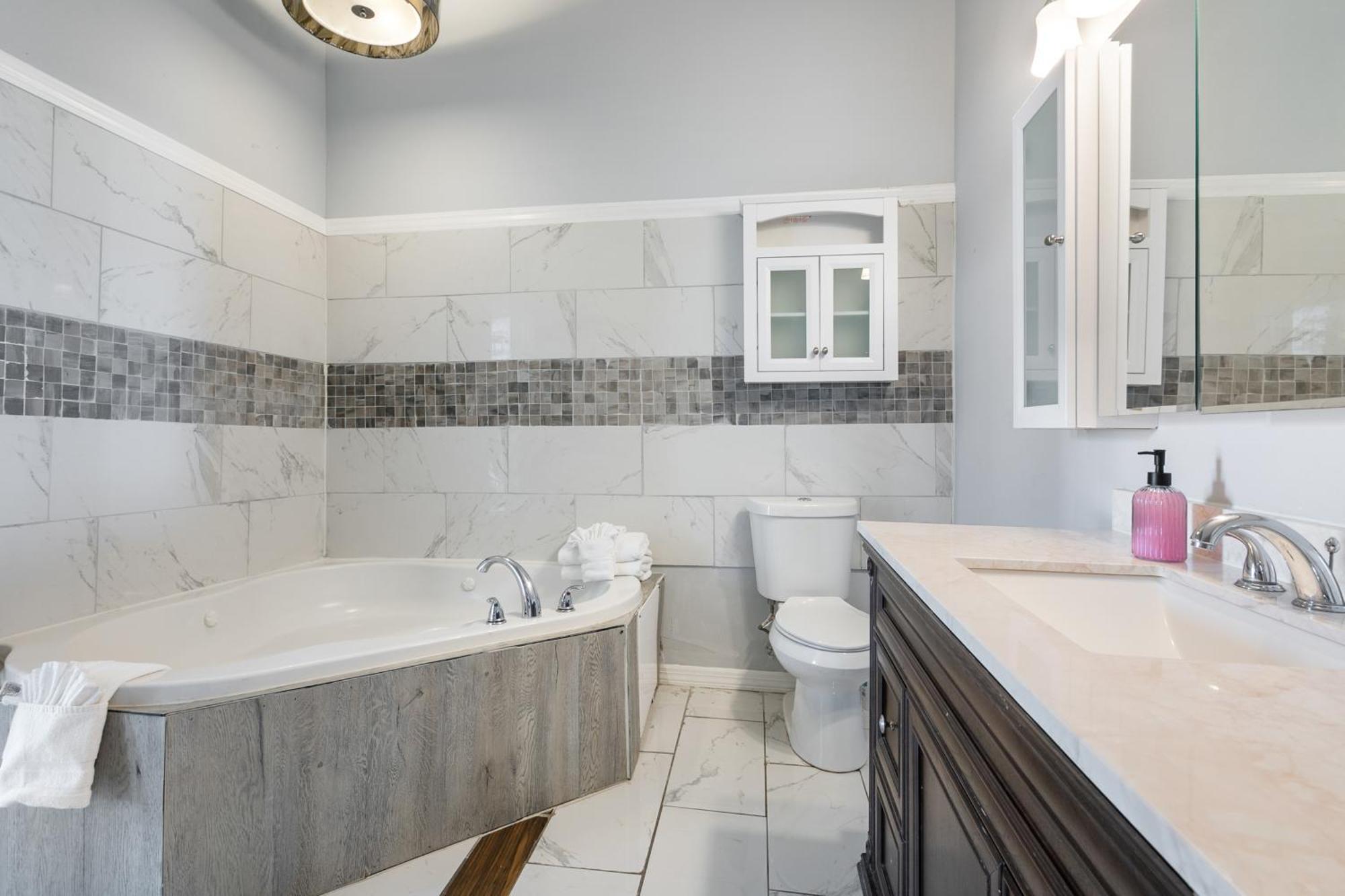 5br Penthouse With Amenities Near Fq Apartment *