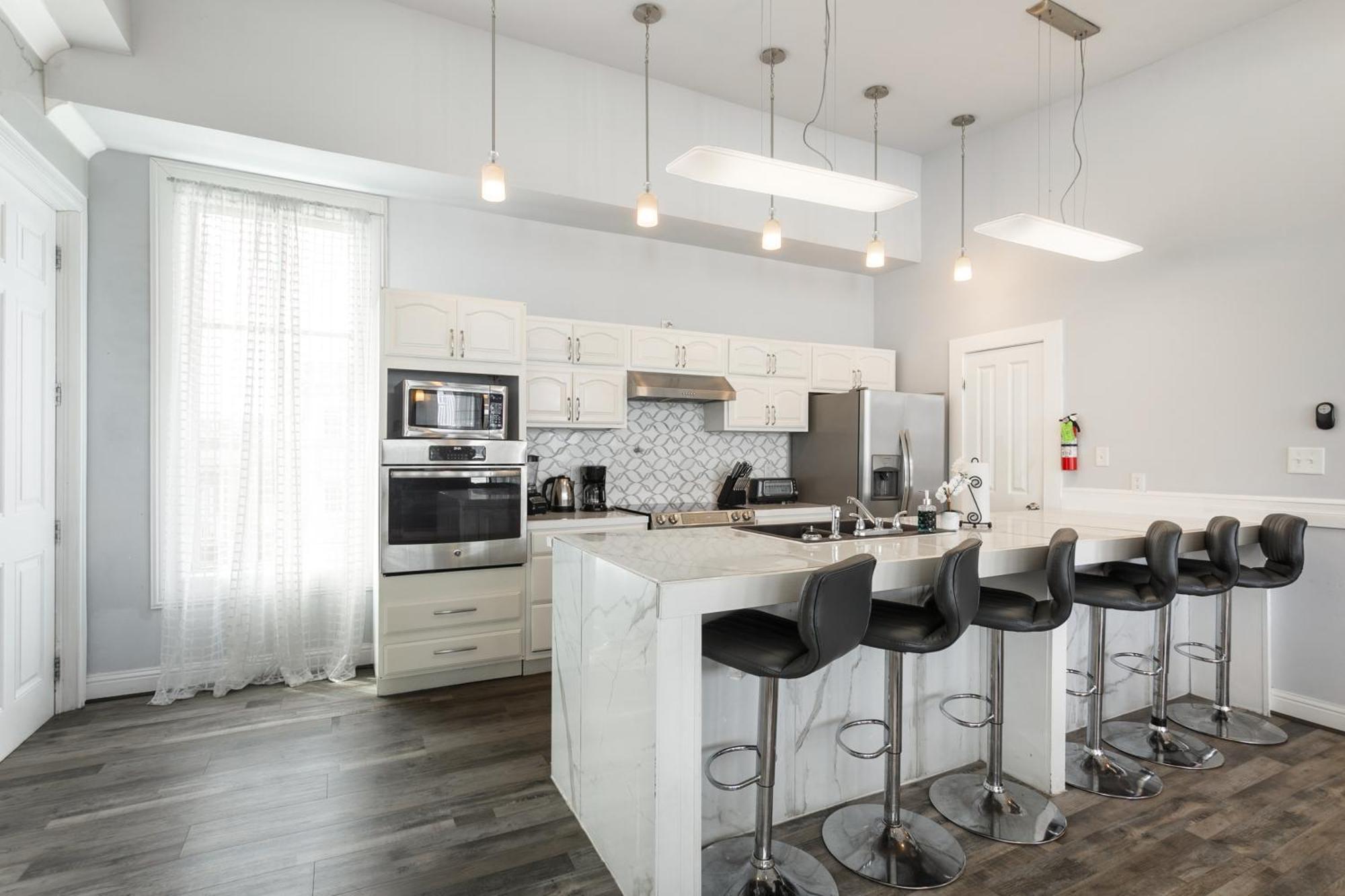 Apartment 5br Penthouse With Amenities Near Fq