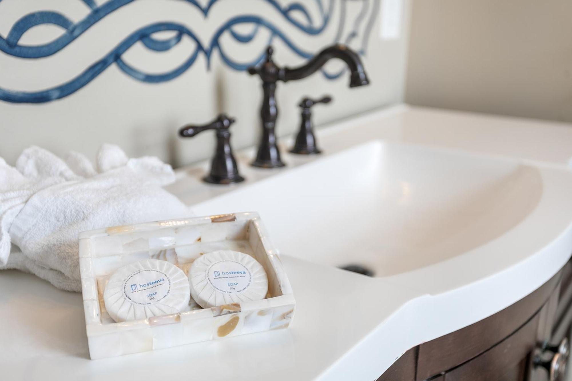 4br Luxury Uptown Retreat W Private Heated Pool Holiday home *