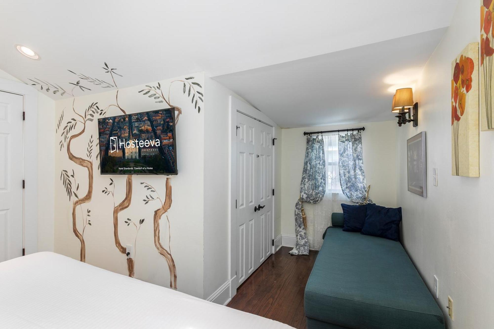 Holiday home 4br Luxury Uptown Retreat W Private Heated Pool *