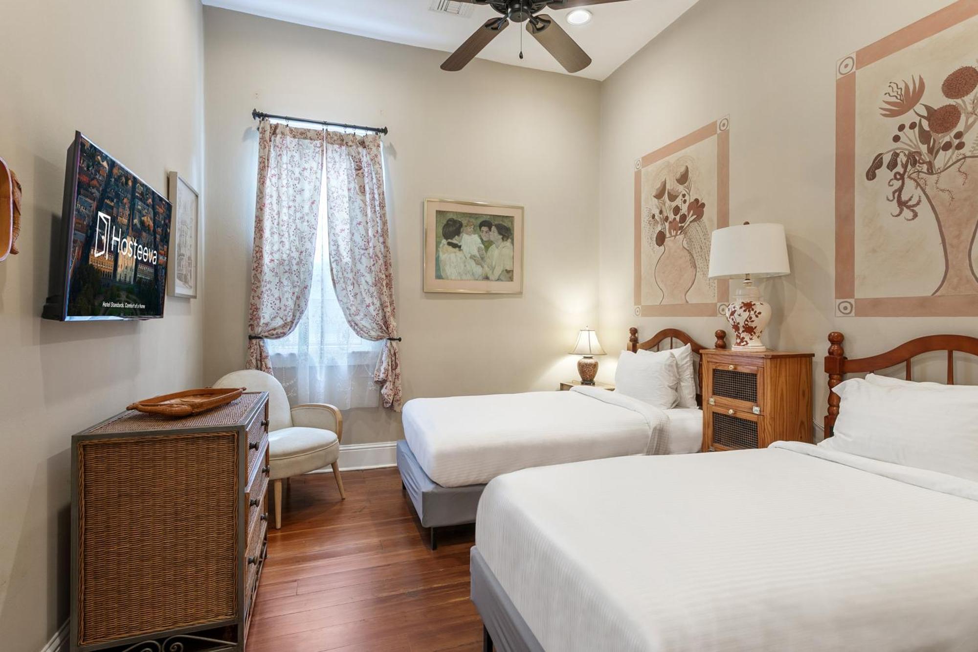 4br Luxury Uptown Retreat W Private Heated Pool Holiday home