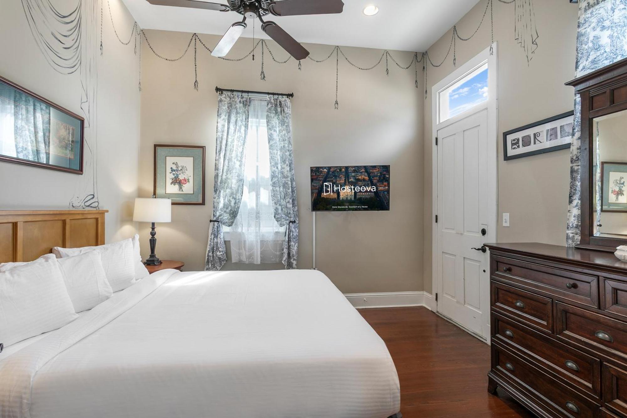 Holiday home 4br Luxury Uptown Retreat W Private Heated Pool