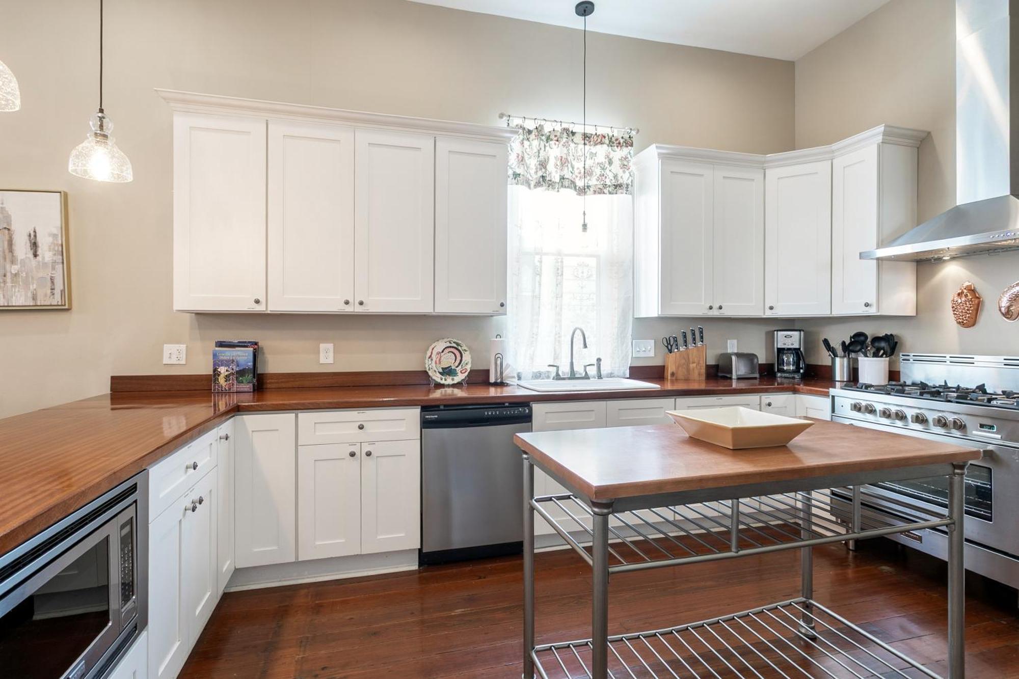 Holiday home 4br Luxury Uptown Retreat W Private Heated Pool