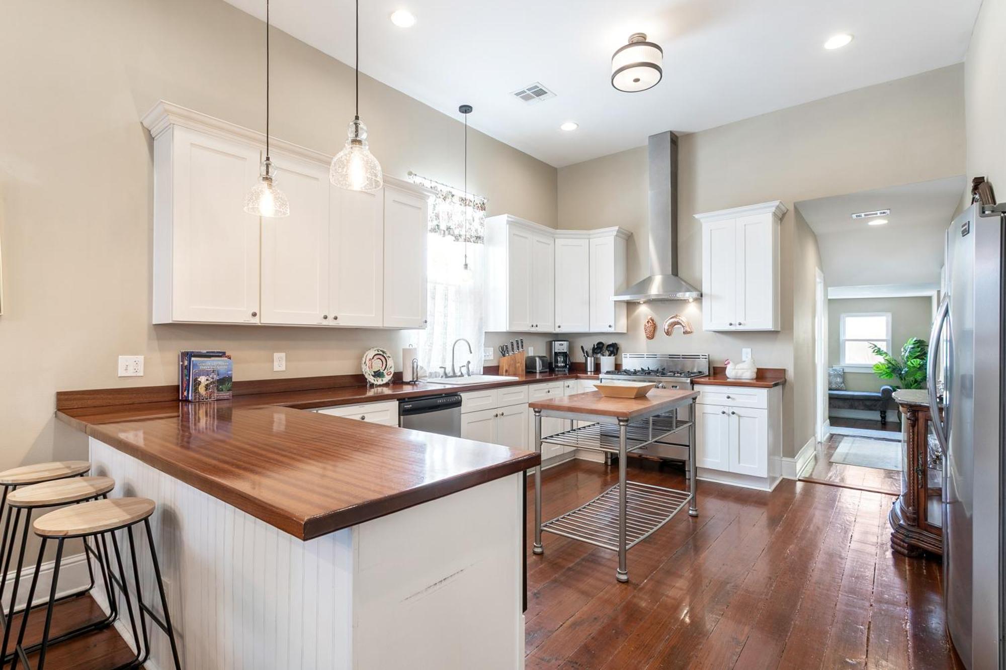 4br Luxury Uptown Retreat W Private Heated Pool Holiday home *