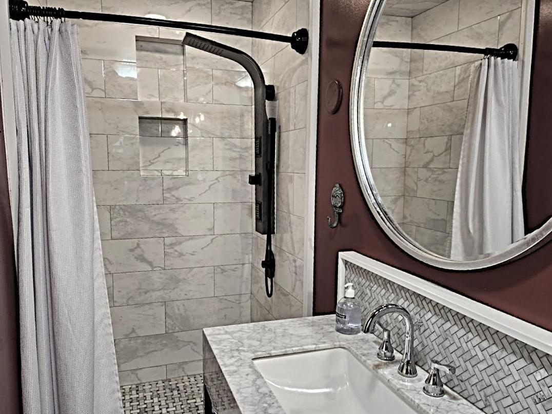 Walker Mansion On St Charles Ave - Unit 2