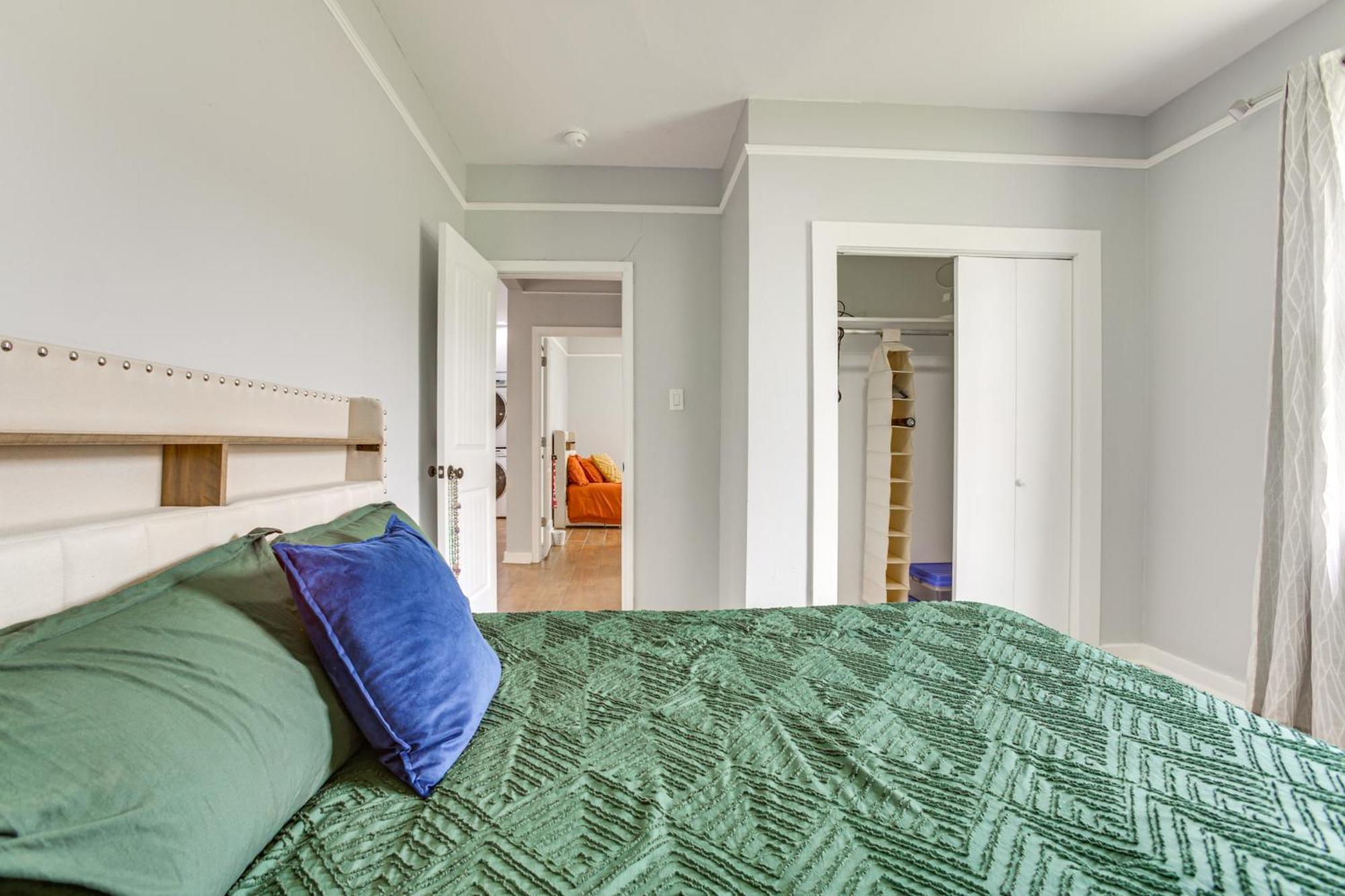 Work And Play Colorful In Heart Of Nola! Holiday home New Orleans