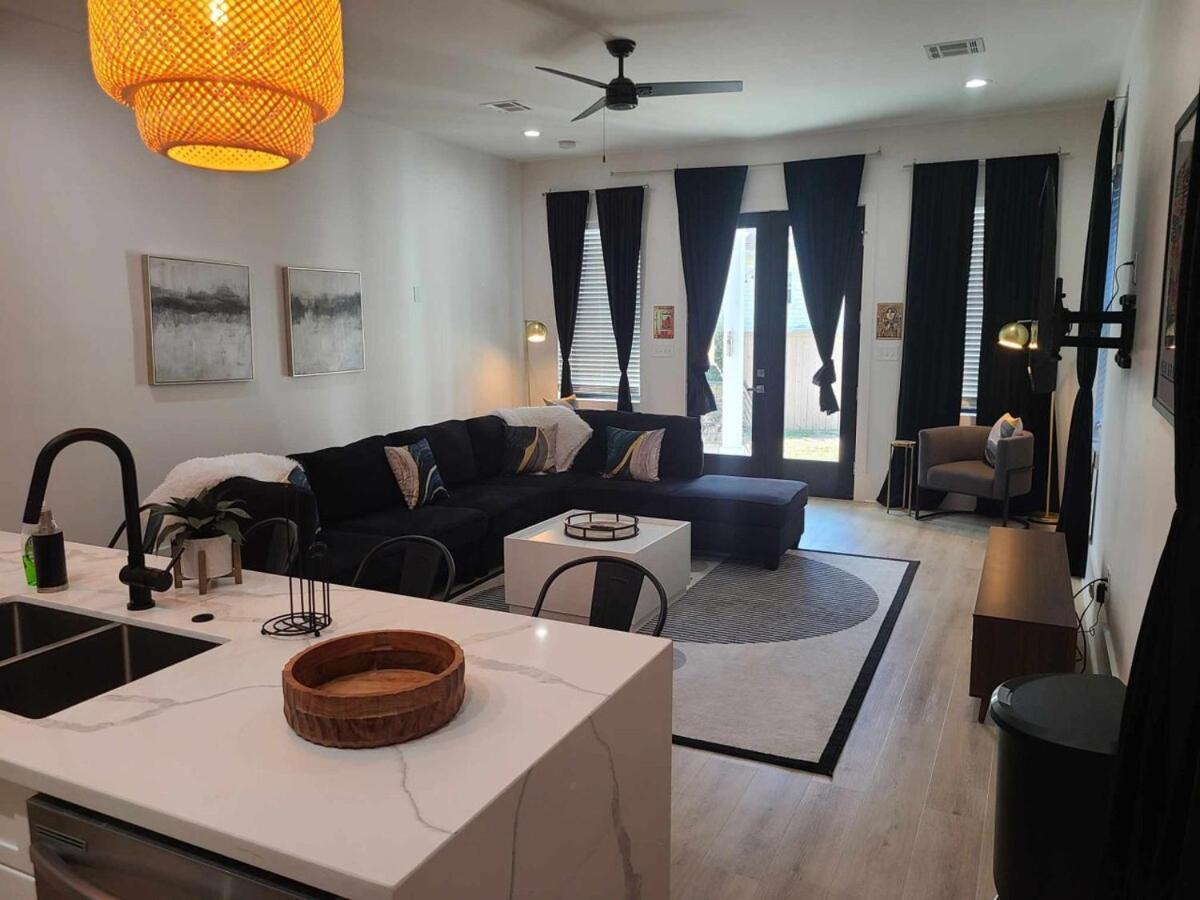 Immaculate Superdome Parking Yard Tvs Ensuite New Orleans