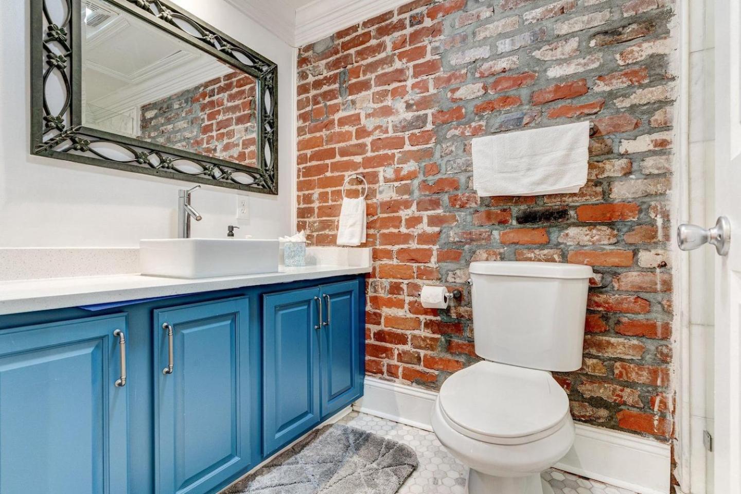 Holiday home Chic Retreat Near Fq Jazz Fest Ready