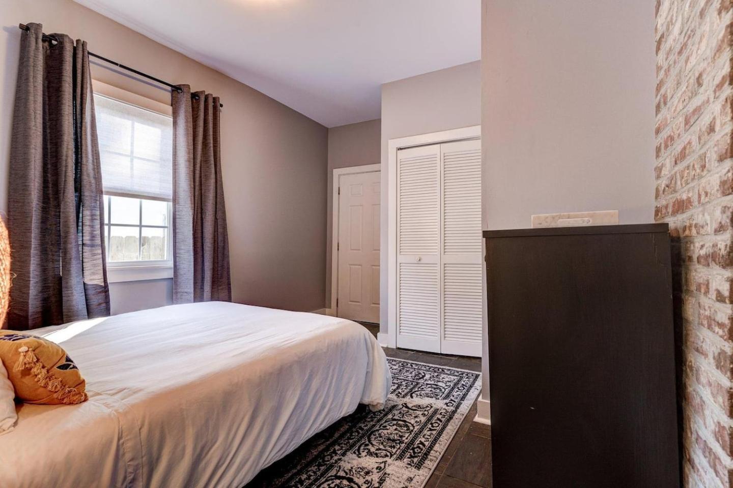 Uptown Retreat W Yard Spring Festival Escape Holiday home New Orleans