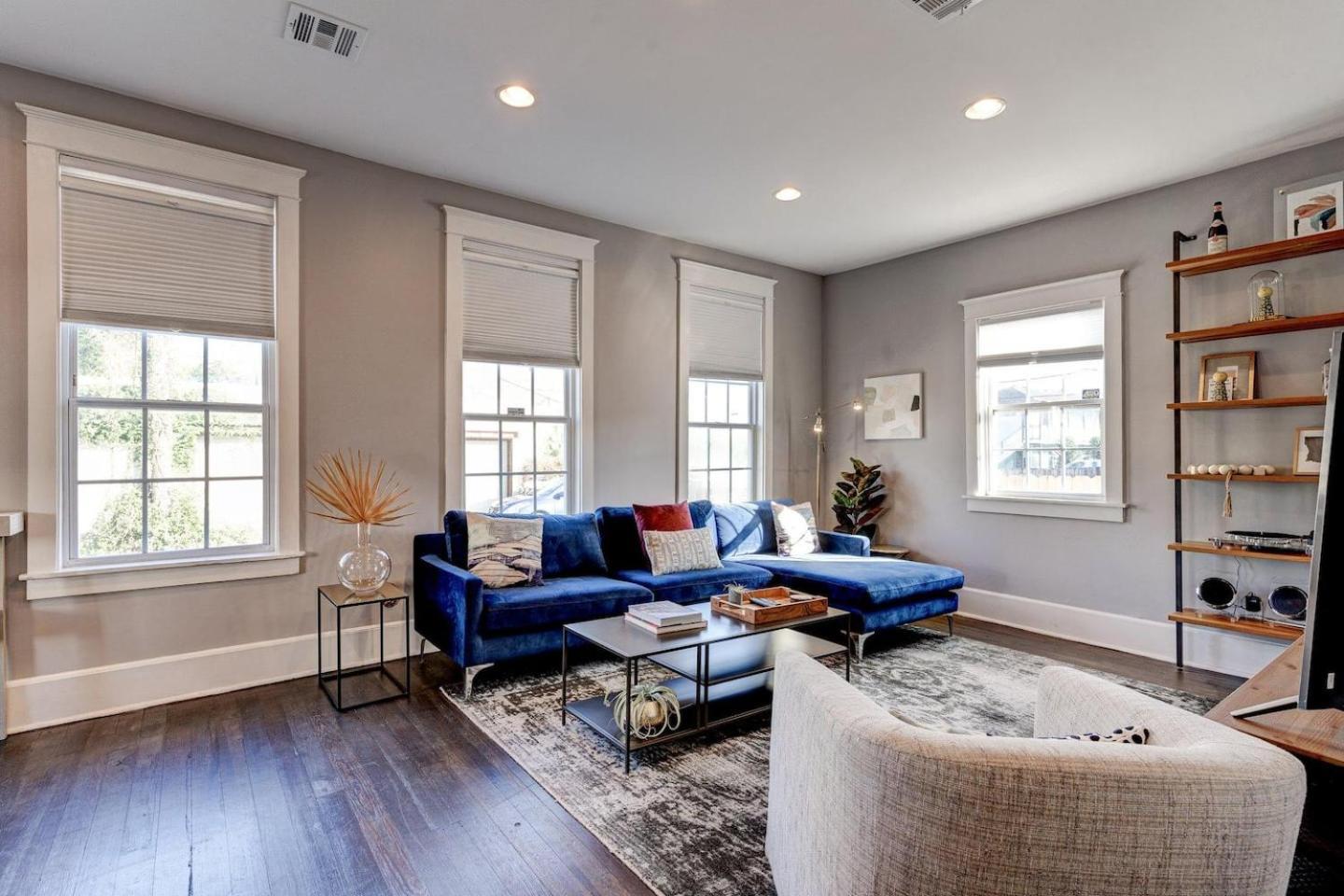 Holiday home Uptown Retreat W Yard Spring Festival Escape *