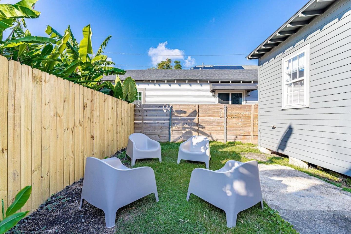 Holiday home Uptown Retreat W Yard Spring Festival Escape