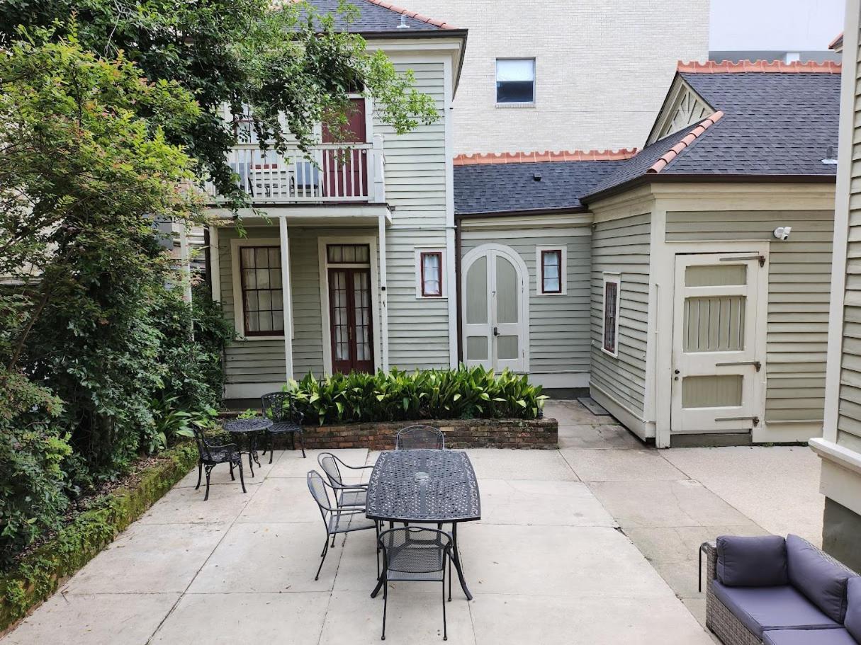 Guest house Walker Mansion On St Charles Ave - Unit 2 3*