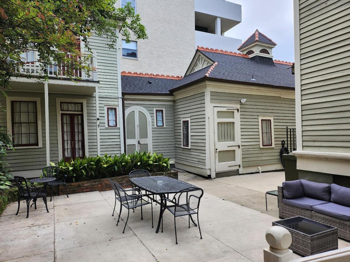 Walker Mansion On St Charles Ave - Unit 2