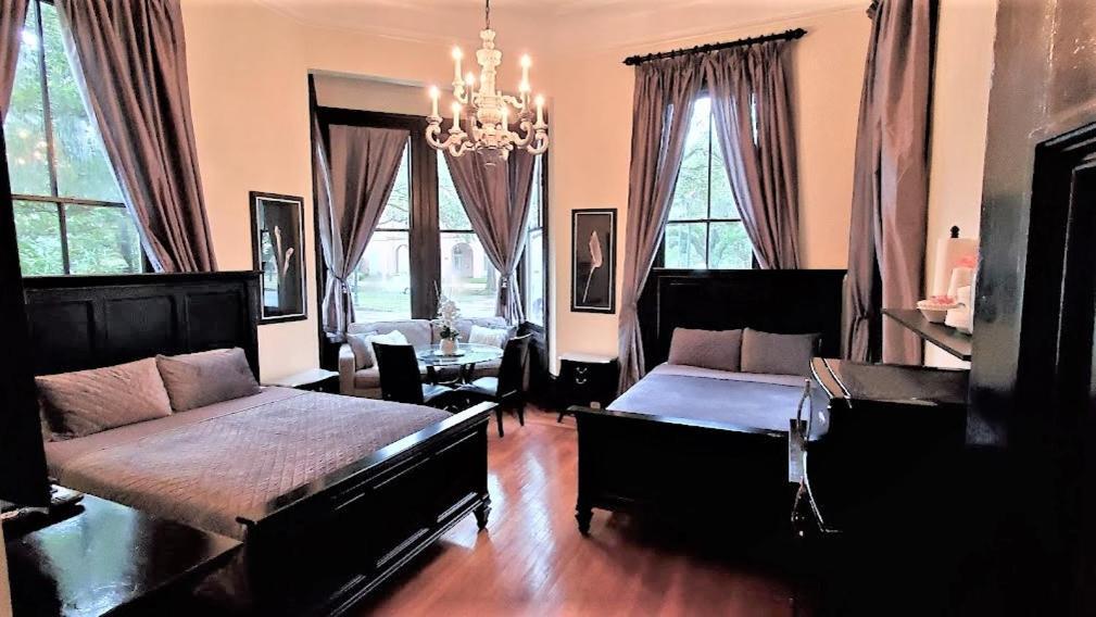 Guest house Walker Mansion On St Charles Ave - Unit 2 New Orleans