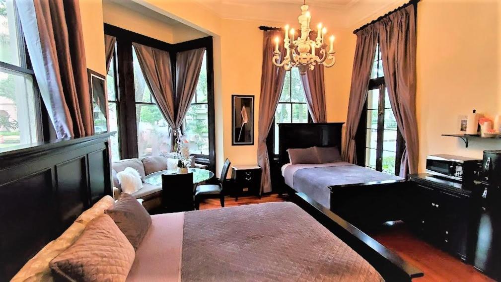 Walker Mansion On St Charles Ave - Unit 2 Guest house 3*
