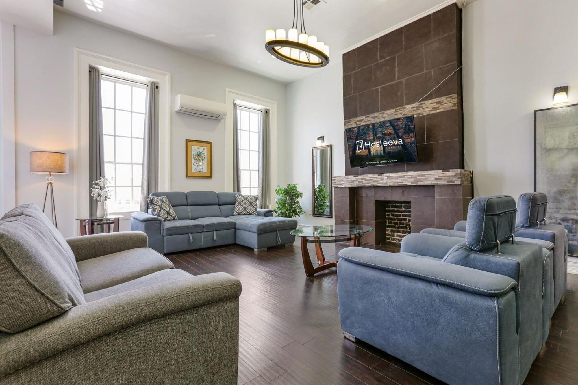 Spacious On Carondelet Street Close To The French Quarter Apartment