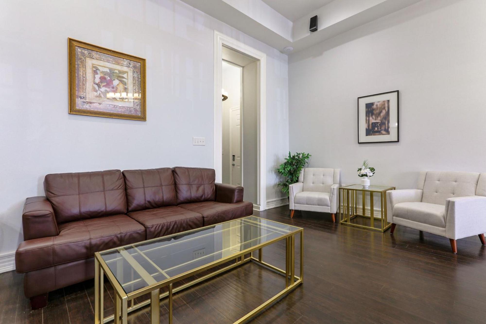 Spacious On Carondelet Street Close To The French Quarter