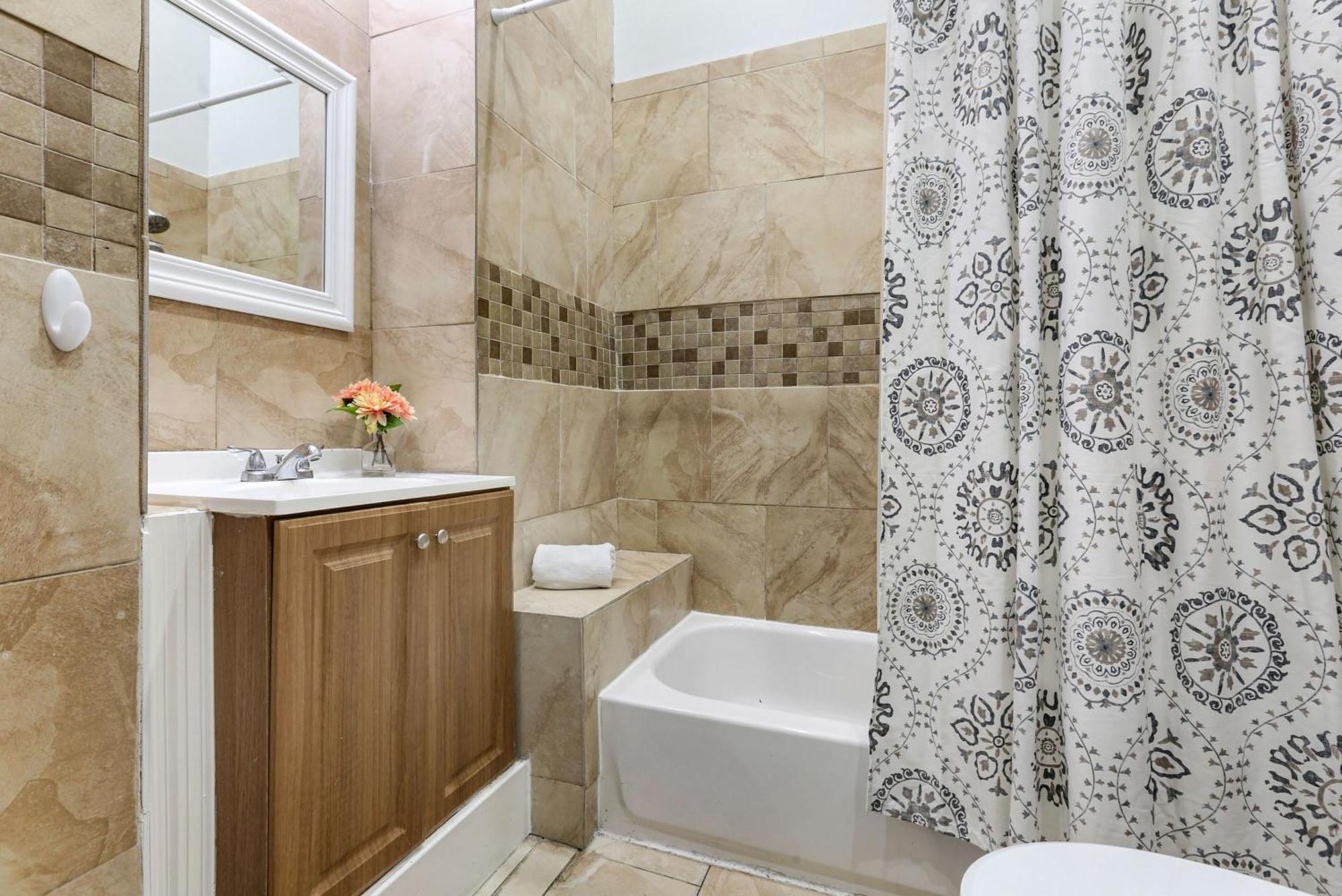 Apartment Spacious On Carondelet Street Close To The French Quarter