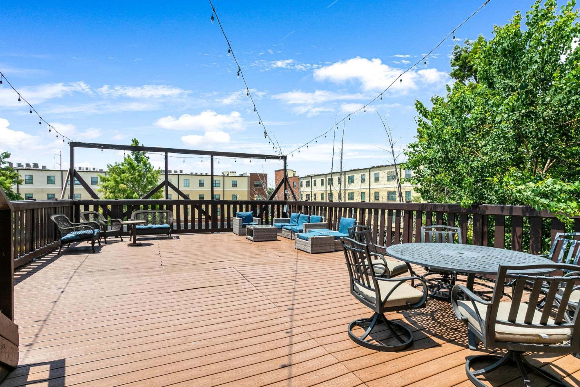 Spacious On Carondelet Street Close To The French Quarter Apartment *