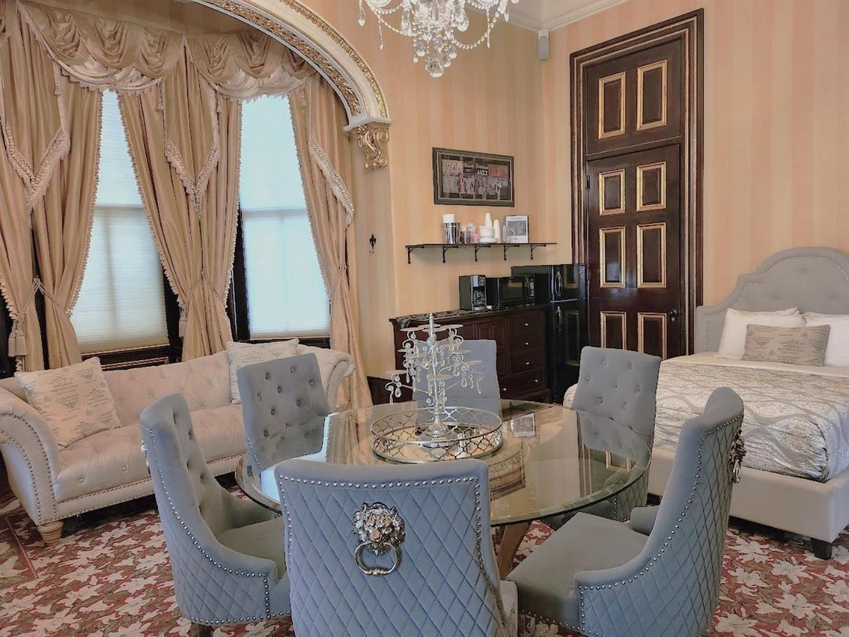 Guest house Walker Mansion On St Charles Ave - Unit 1