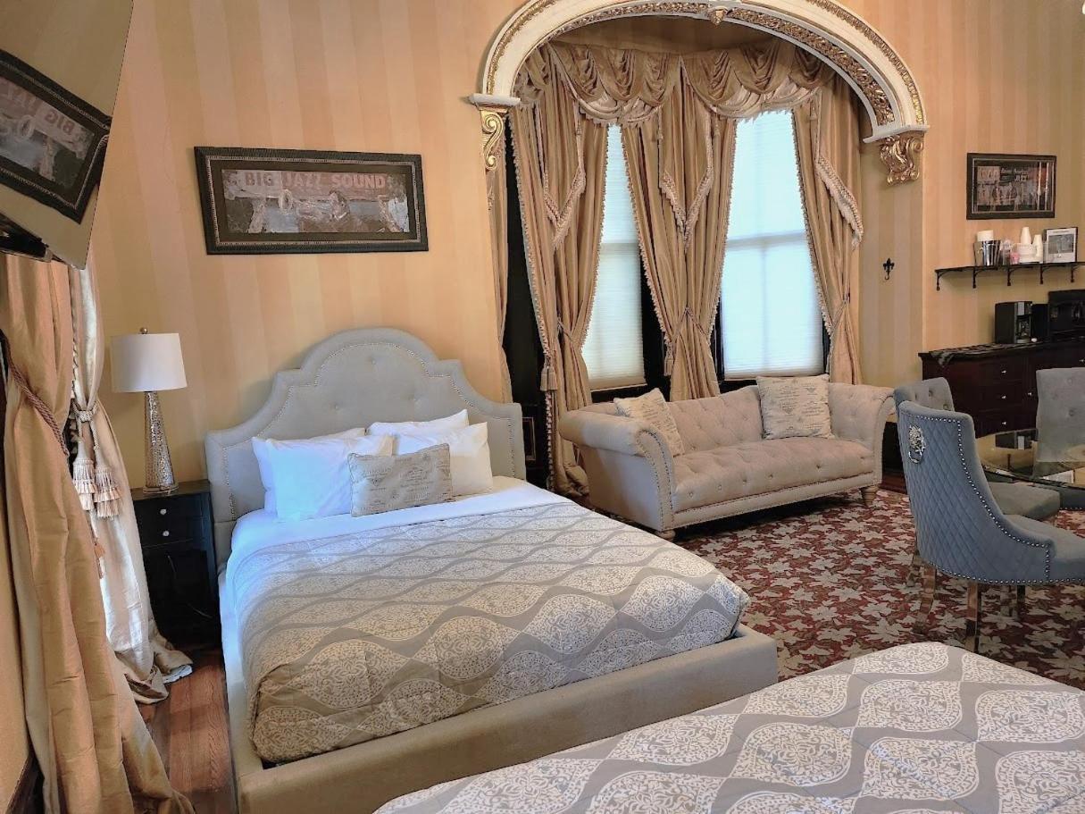 Guest house Walker Mansion On St Charles Ave - Unit 1 3*