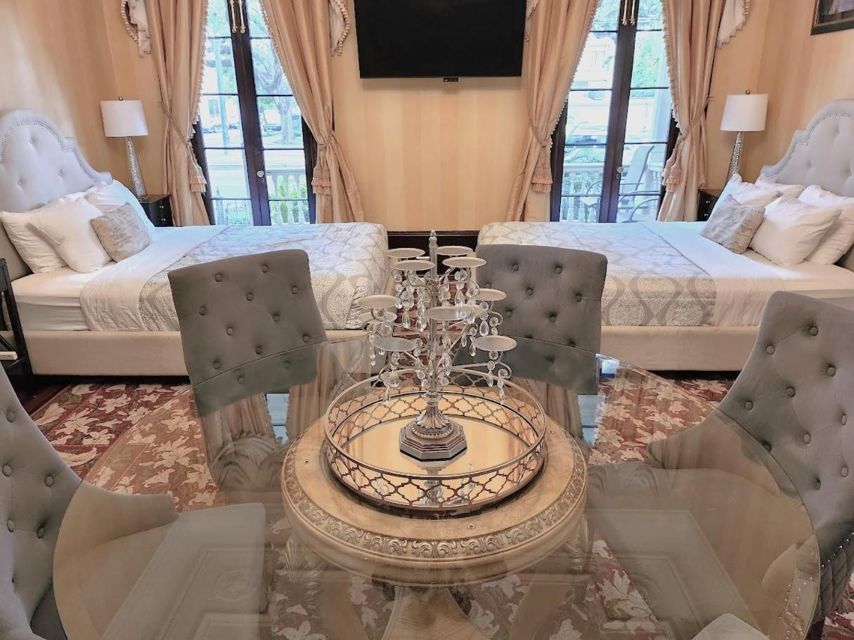 Guest house Walker Mansion On St Charles Ave - Unit 1