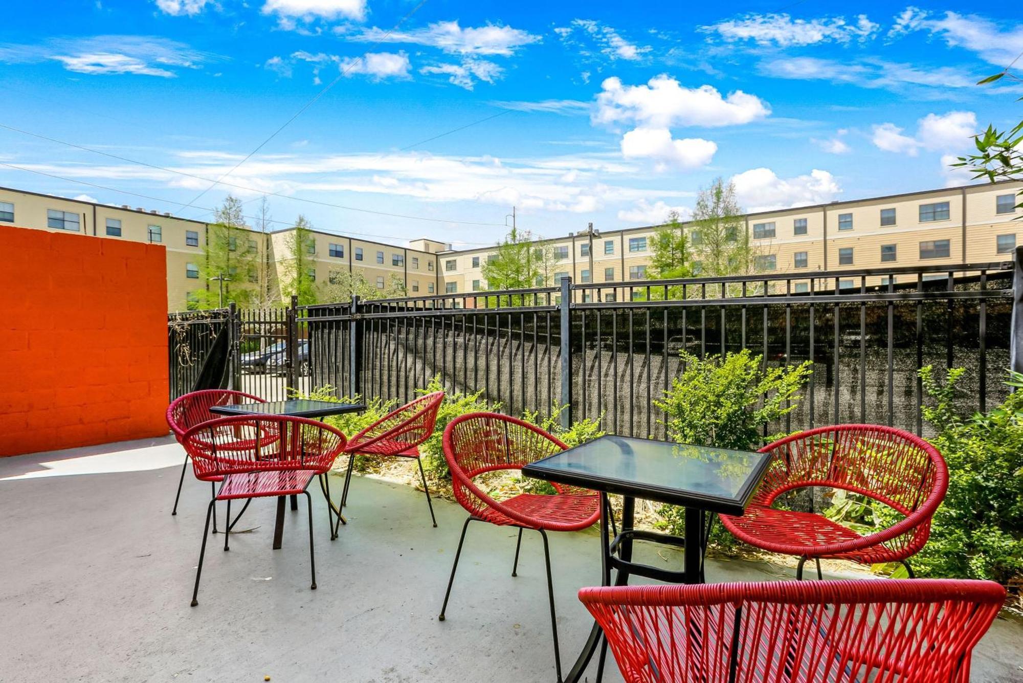 Apartment Spacious On Carondelet Street Close To The French Quarter *