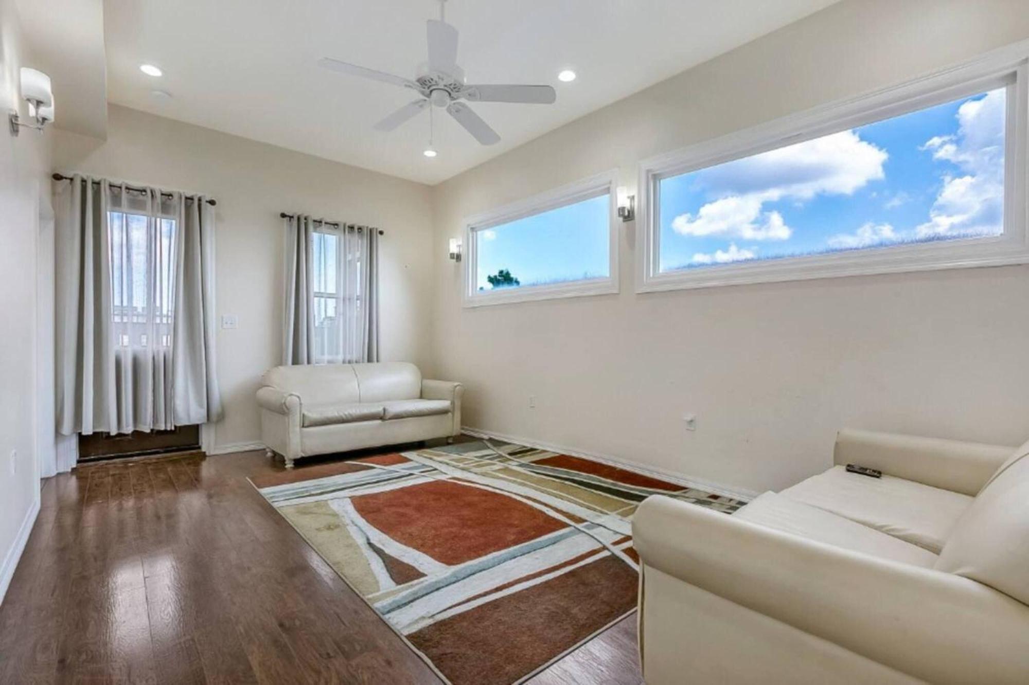 Spacious On Carondelet Street Close To The French Quarter Apartment