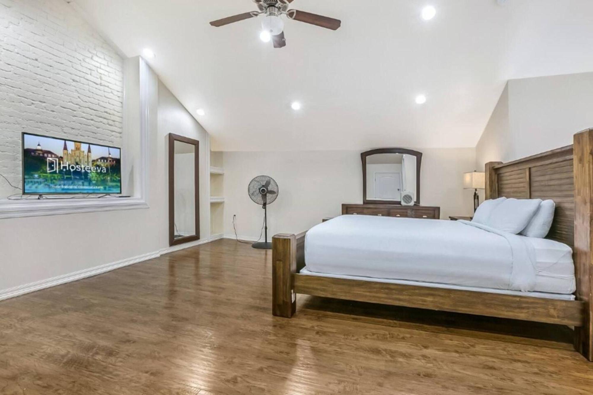 Spacious On Carondelet Street Close To The French Quarter * New Orleans