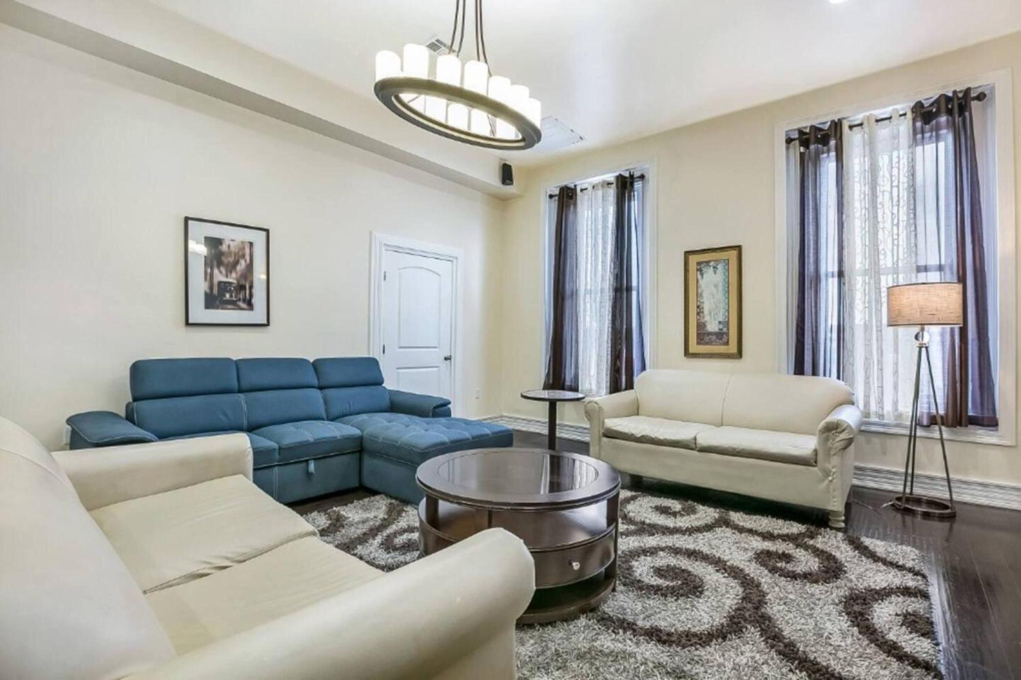 Spacious On Carondelet Street Close To The French Quarter Apartment New Orleans