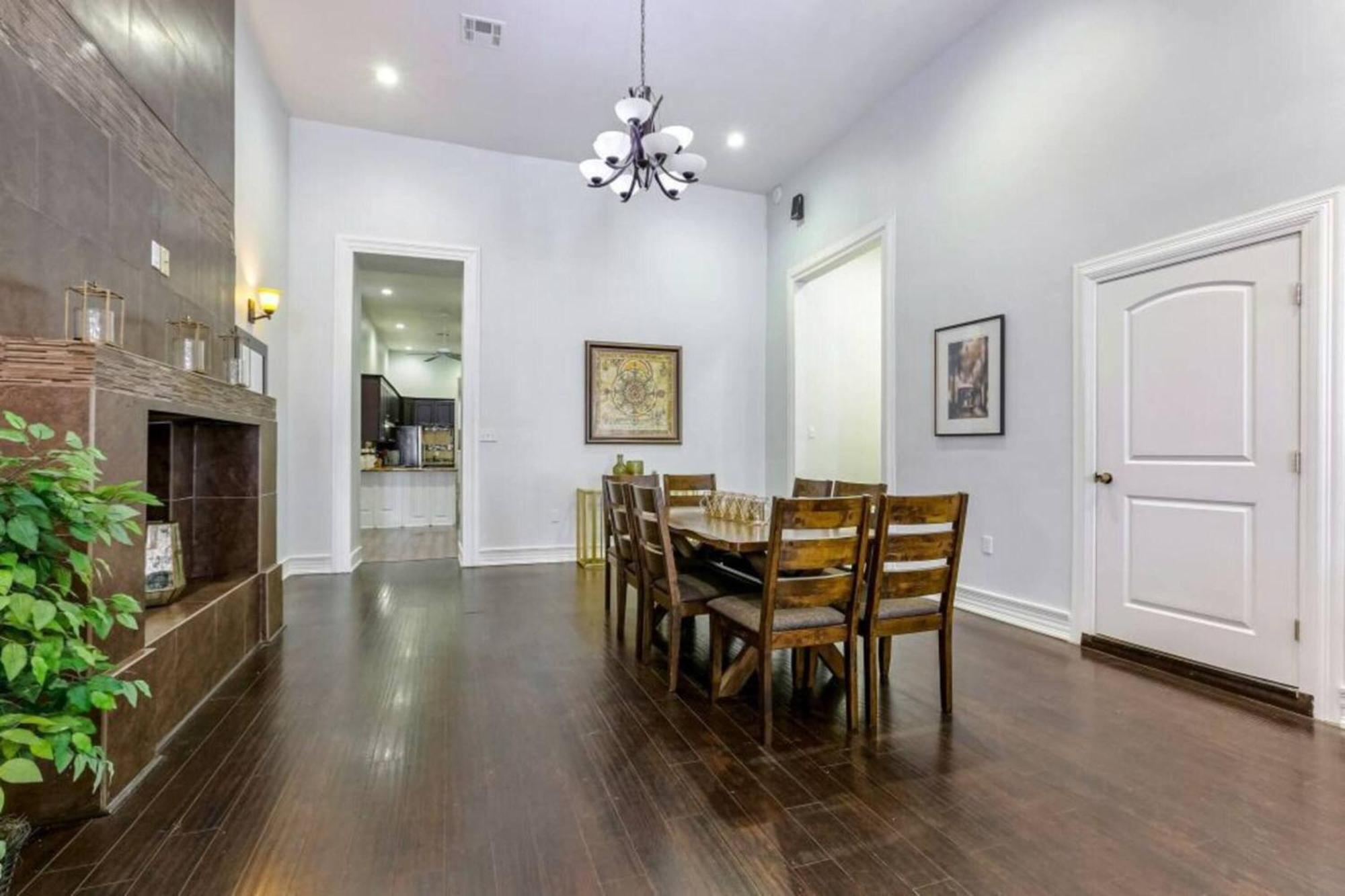 Spacious On Carondelet Street Close To The French Quarter Apartment