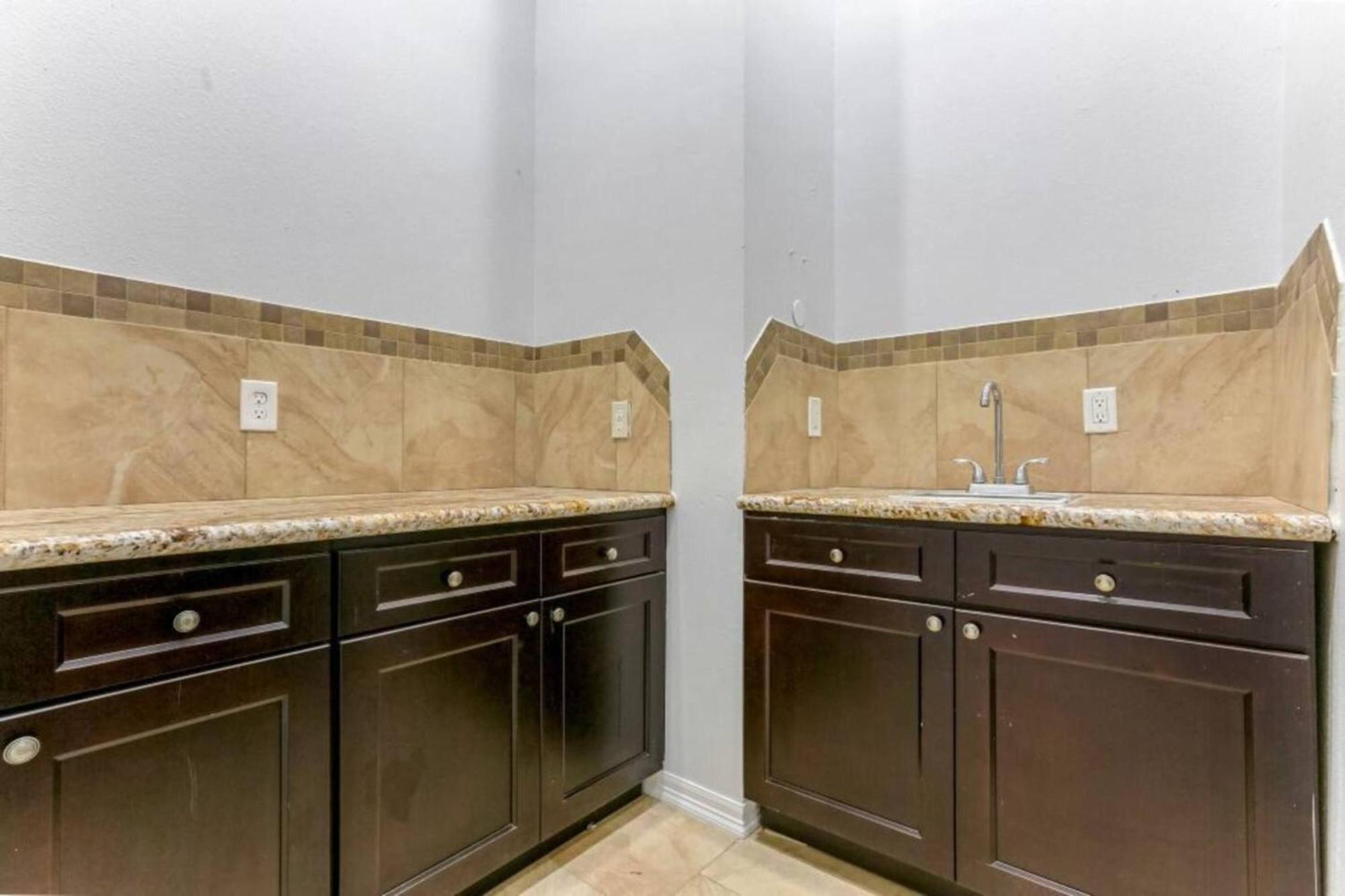 Spacious On Carondelet Street Close To The French Quarter * New Orleans