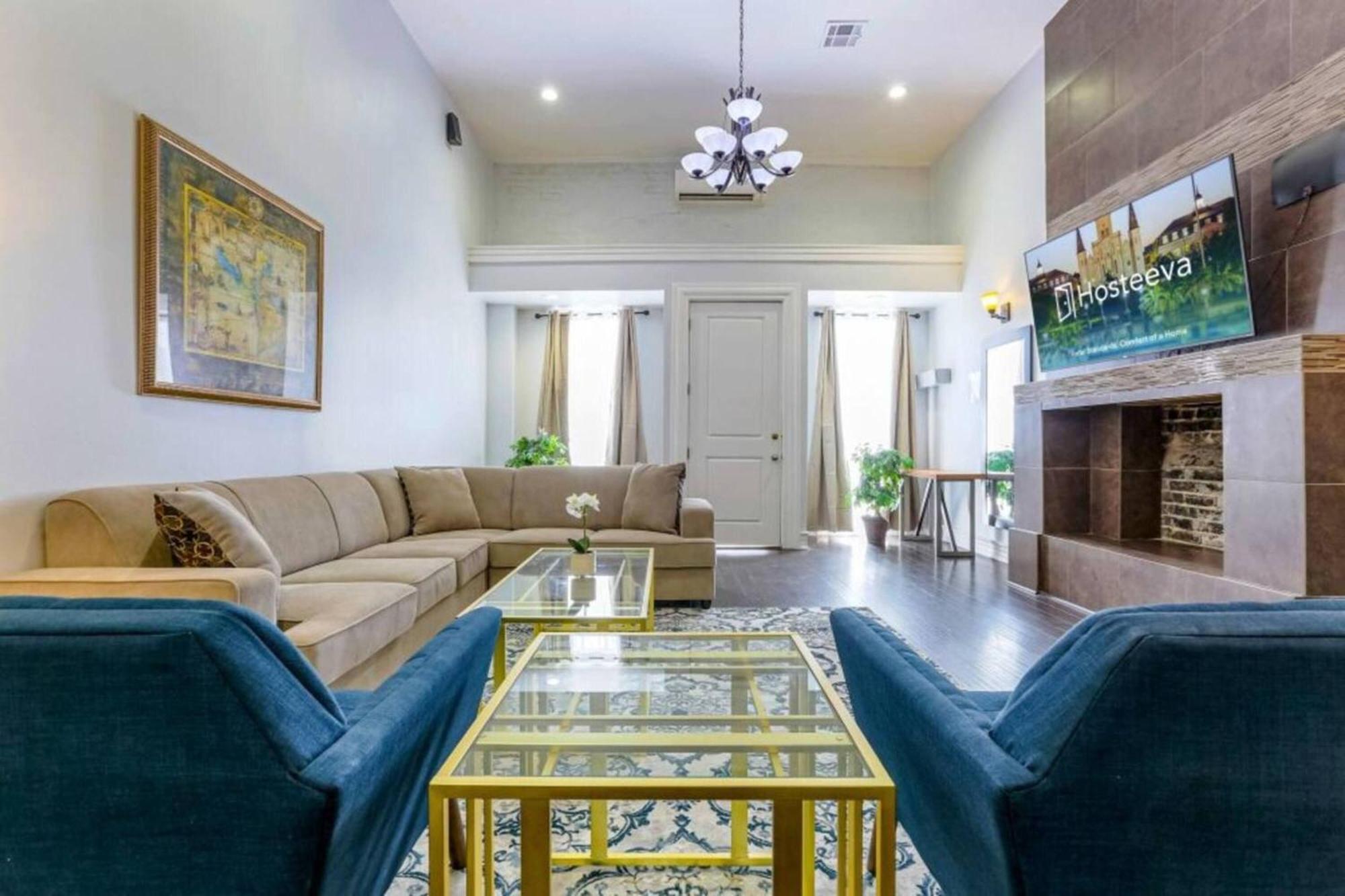 Spacious On Carondelet Street Close To The French Quarter Apartment
