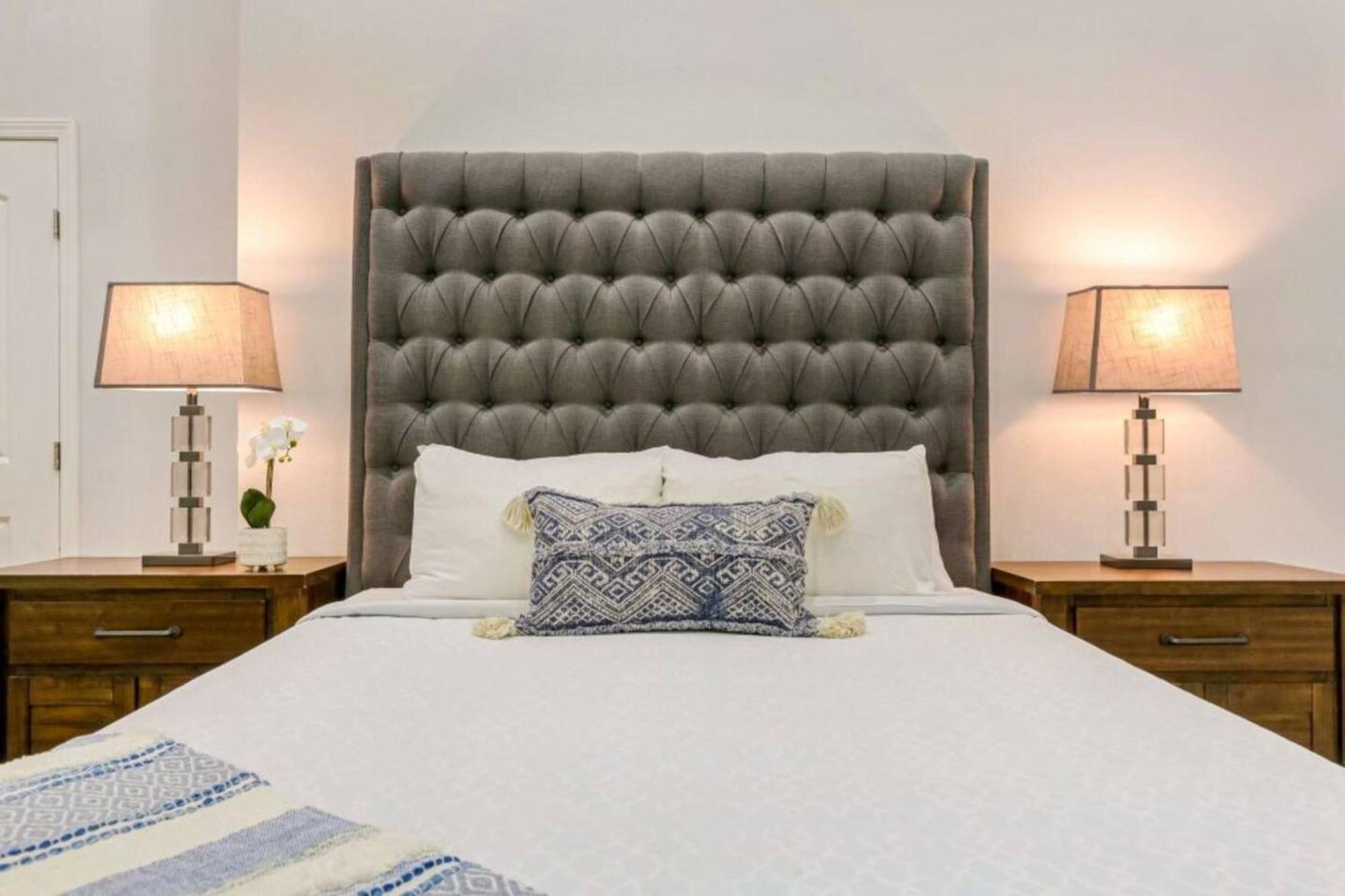 Apartment Spacious On Carondelet Street Close To The French Quarter *