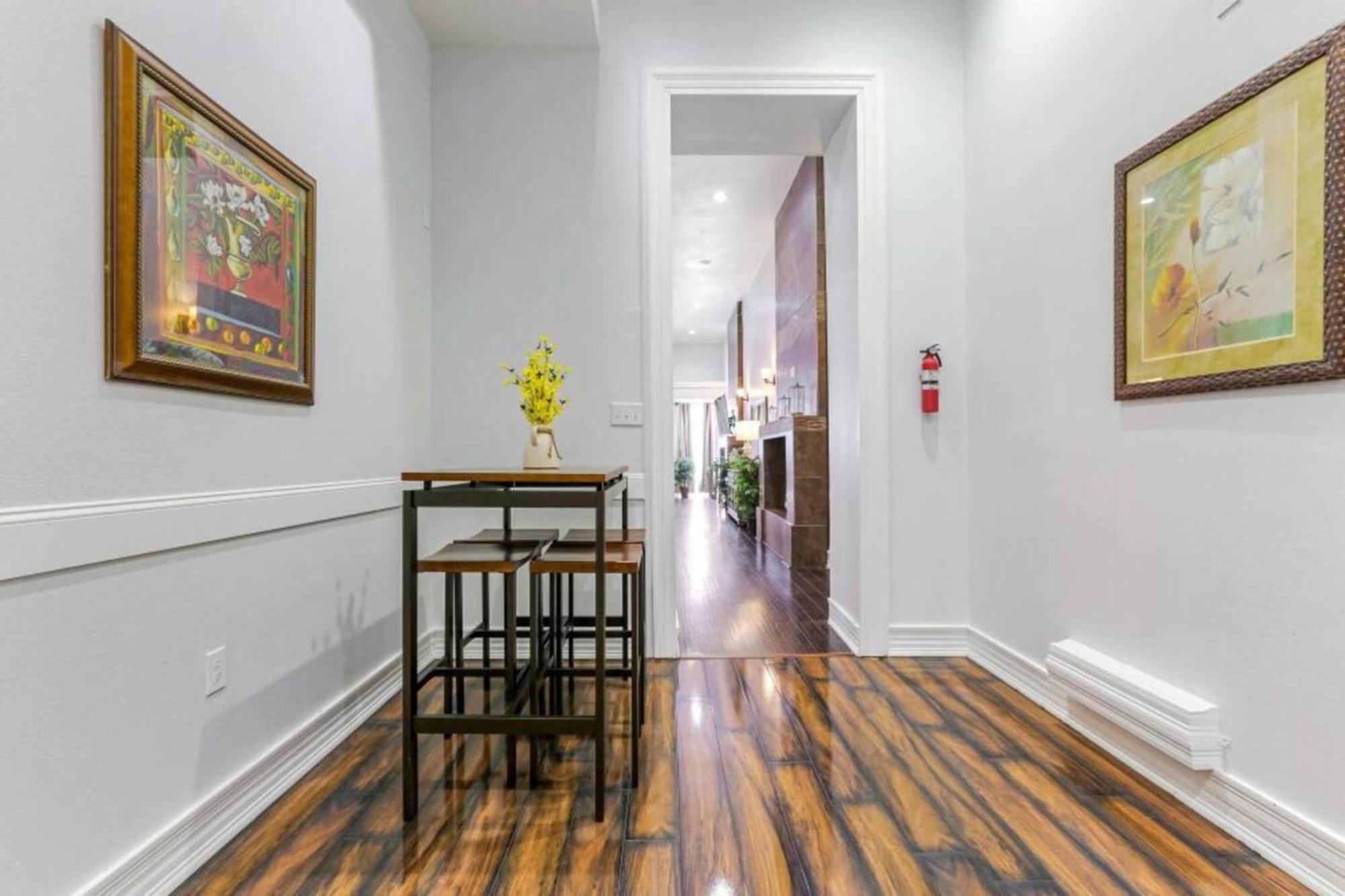 Spacious On Carondelet Street Close To The French Quarter Apartment New Orleans
