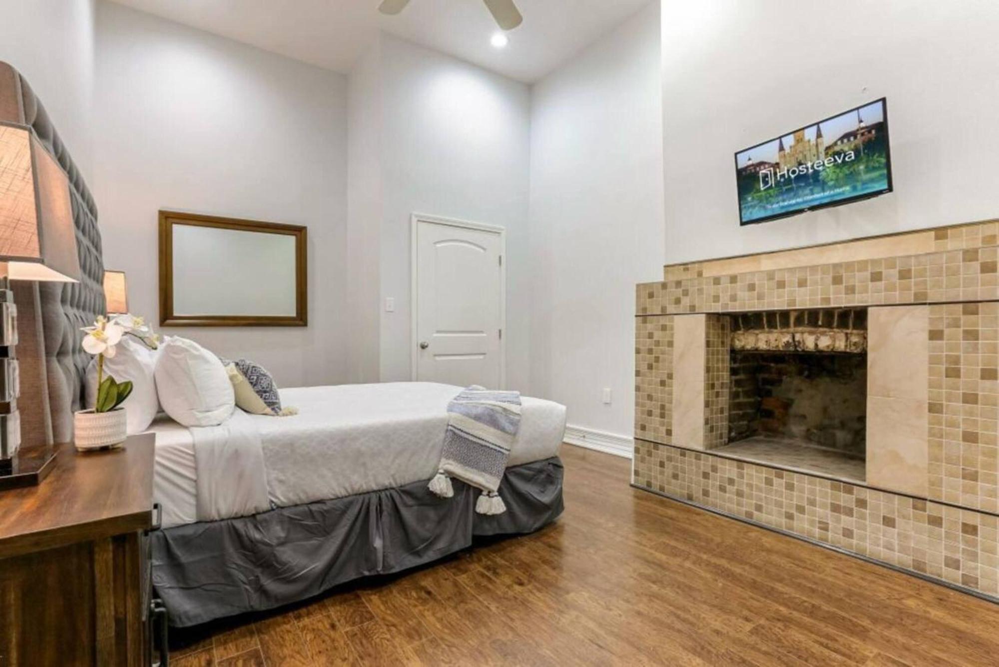 Apartment Spacious On Carondelet Street Close To The French Quarter New Orleans
