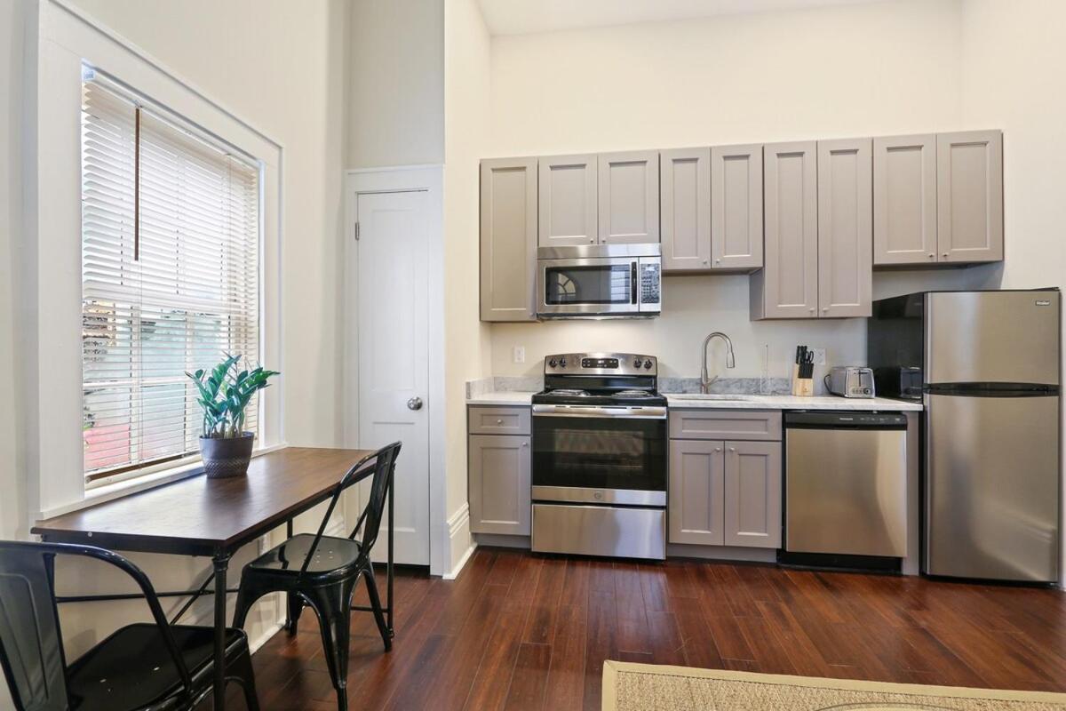 Cute 1bed 1bath 4blocks From French Q Near Bourbon St And Steps To Jazz Venues
