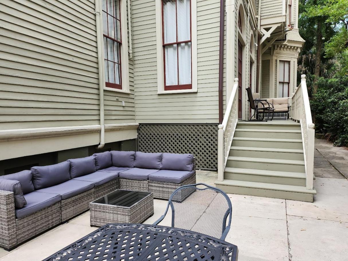 Apartment Walker Mansion On St Charles Ave - Unit 7 *