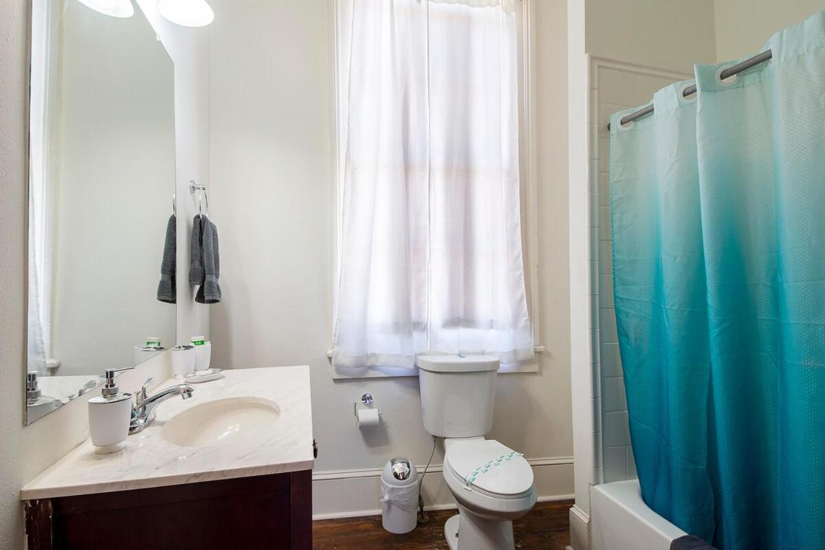 Apartment Historic 3 Bedroom 4blocks From Famous St Charles Ave Mardi Gras Parade Route, Steps To Jazz Venues And Restaurants