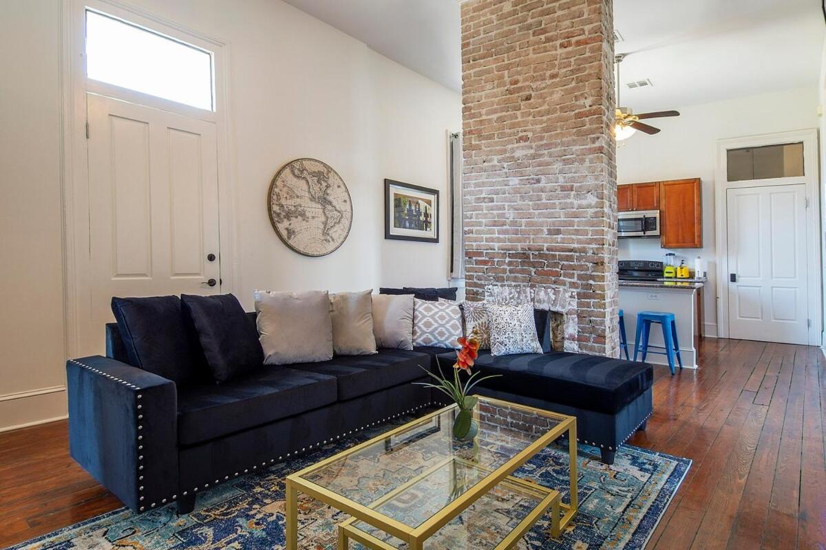 Historic 3 Bedroom 4blocks From Famous St Charles Ave Mardi Gras Parade Route, Steps To Jazz Venues And Restaurants Apartment New Orleans